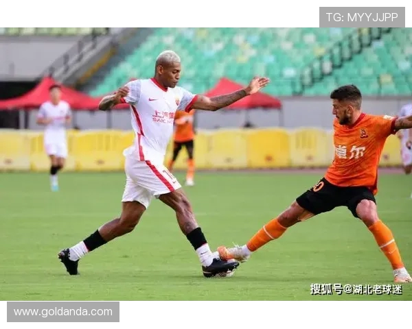 回暖状态明显哈克斯半场高效砍分引领球队攻防节奏持续提升表现强